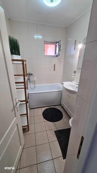 Casă cu 4 camere cu Teren 600 Mp în Central