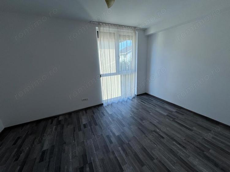 Apartament cu 4 camere semidecomandat în Dumbrăvița