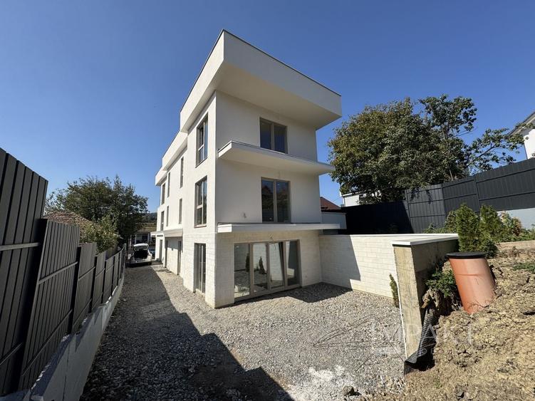 Duplex cu 4 camere cu Canalizare în Iris