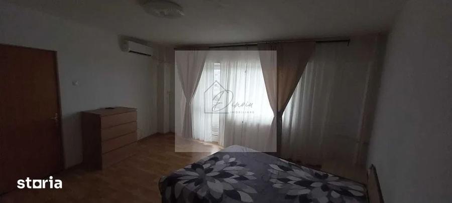 Garsonieră decomandată în Titan