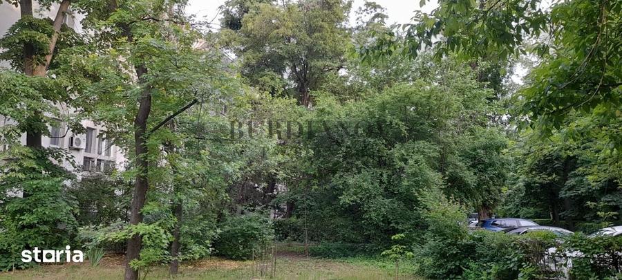 Apartament cu 3 camere semidecomandat în Titan