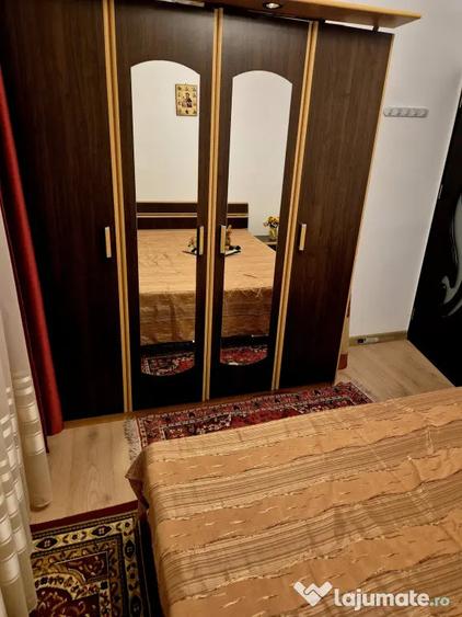 Apartament cu 3 camere semidecomandat în Militari