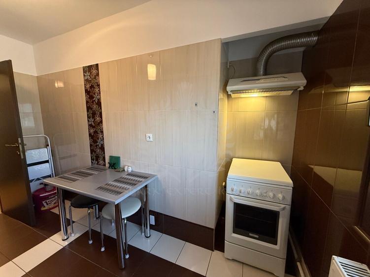 Apartament cu 2 camere decomandat, mobilat în Republicii