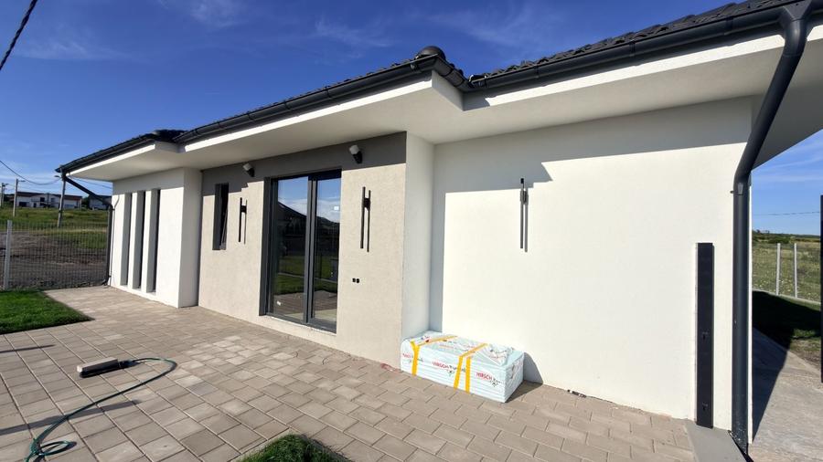 Casă cu 4 camere cu Teren 300 Mp în Broscărie