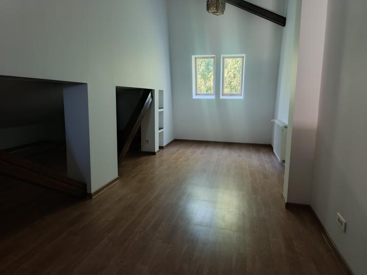Casă individuală cu 4 camere cu Teren 400 Mp în Pipera