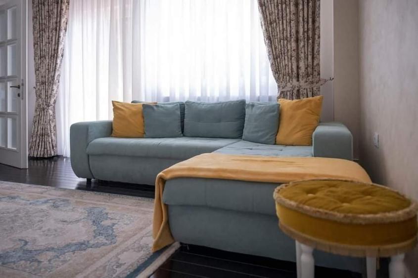 Apartament cu 3 camere semidecomandat în Exterior Vest