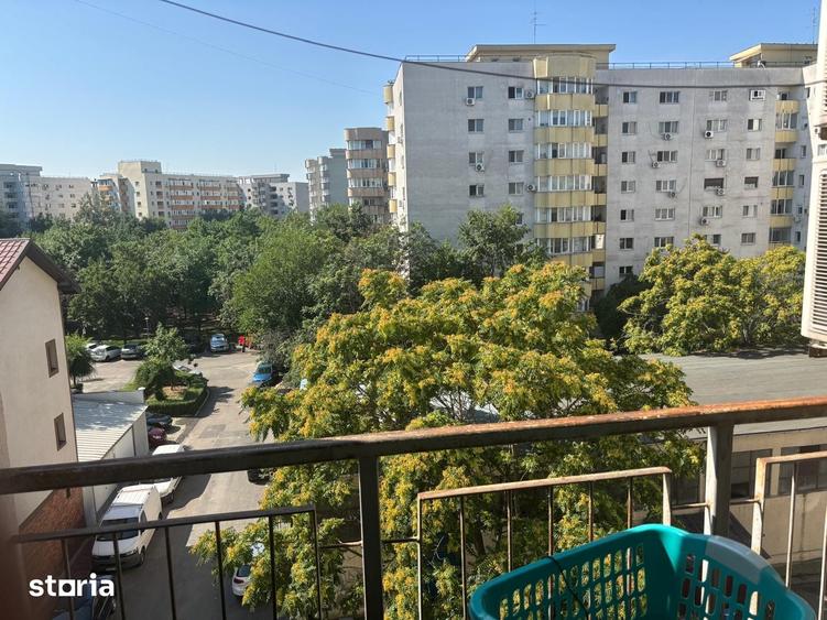 Apartament cu 3 camere în Vitan