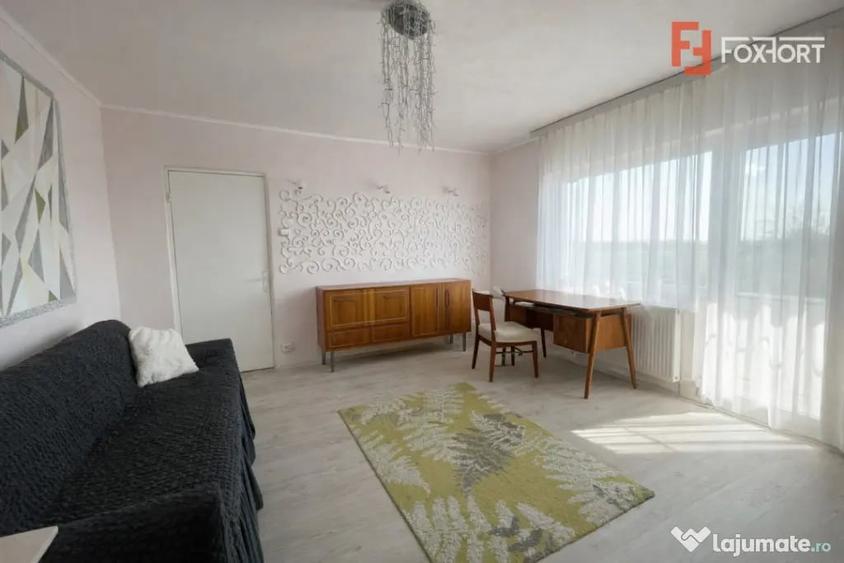 Apartament cu 3 camere semidecomandat în Micălaca