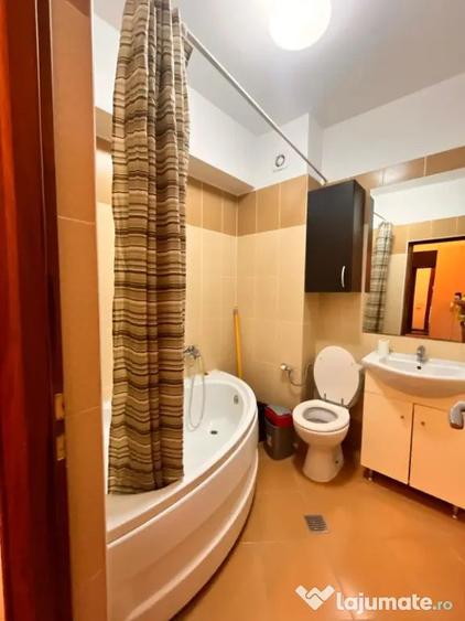 Apartament cu 3 camere semidecomandat în Tătărași
