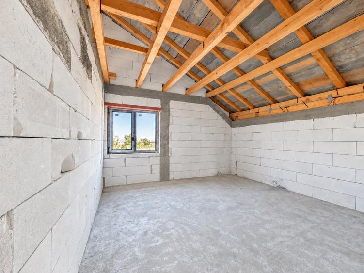 Casă individuală cu 4 camere cu Garaj în Valu lui Traian