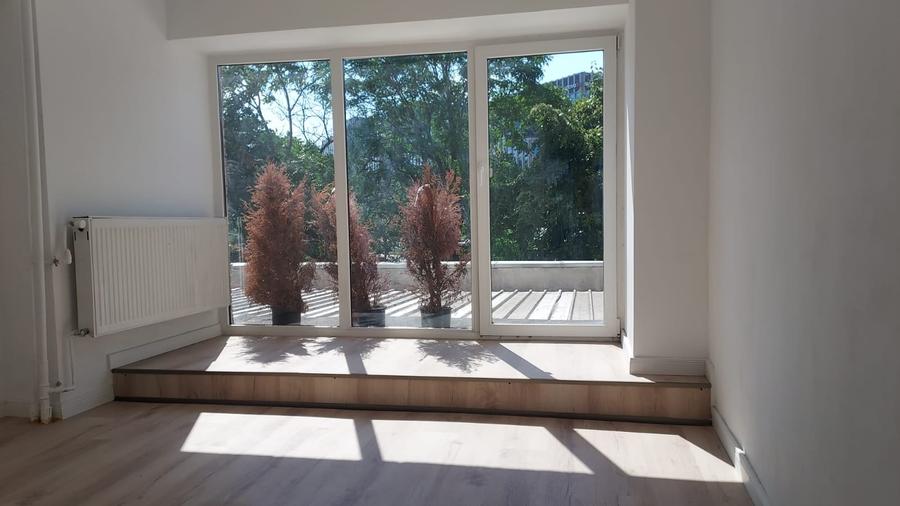 Apartament cu 4 camere decomandat în Tineretului