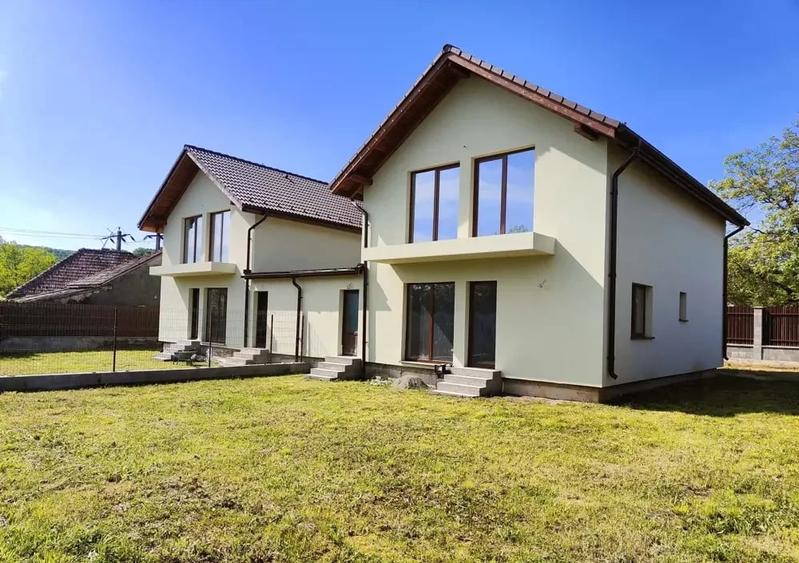 Duplex cu 4 camere cu Canalizare în Gilău