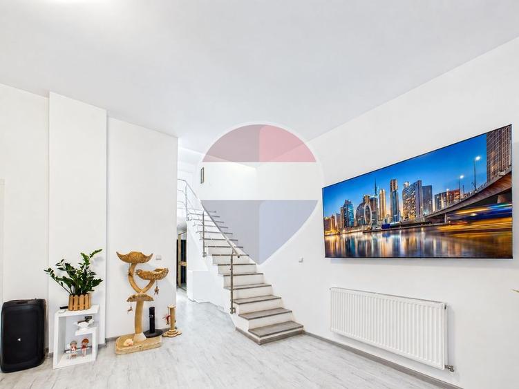Duplex cu 4 camere cu Teren 250 Mp în Domnești