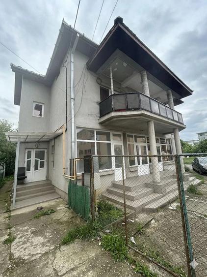 Casă cu 5 camere cu Teren 173 Mp în Central