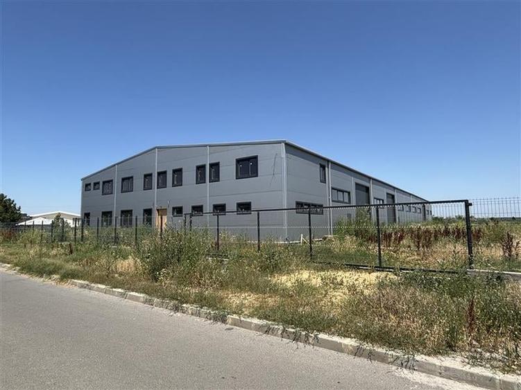 Spațiu industrial, de 1,800 mp, în Central