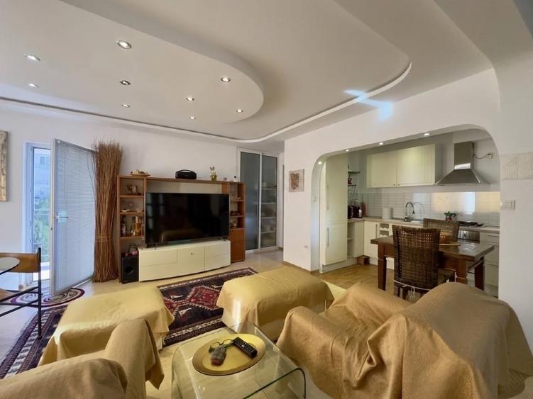 Duplex cu 4 camere cu Garaj în Vest