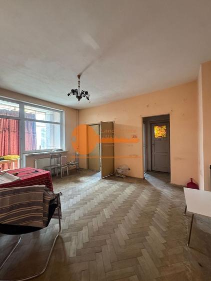 Apartament cu 3 camere semidecomandat în Politehnica