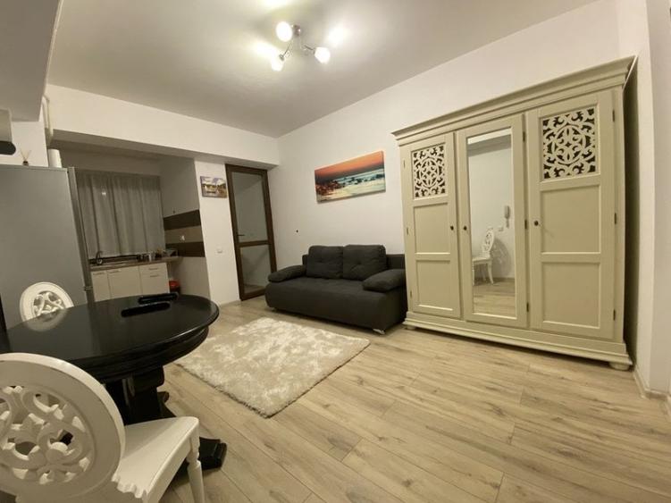 Garsonieră decomandată în Palat