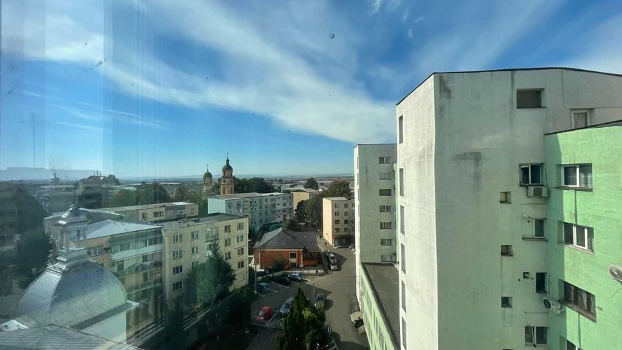 Apartament cu 4 camere decomandat în Central