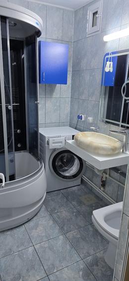 Apartament cu 3 camere semidecomandat în Galați