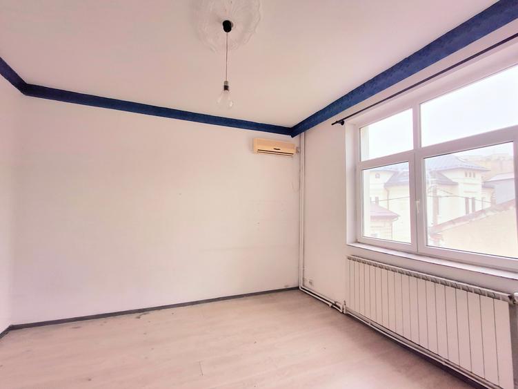 Casă individuală cu 12 camere cu Teren 500 Mp în Unirii