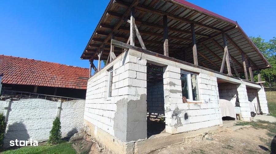 Casă cu 5 camere cu Teren 948 Mp în Central