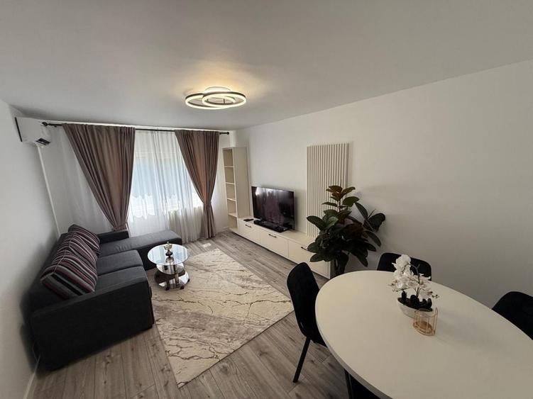 Apartament cu 2 camere decomandat în 1 Mai