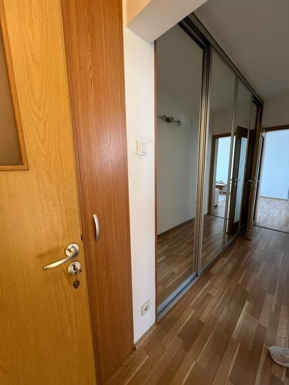 Apartament cu 3 camere semidecomandat, mobilat în Iancului