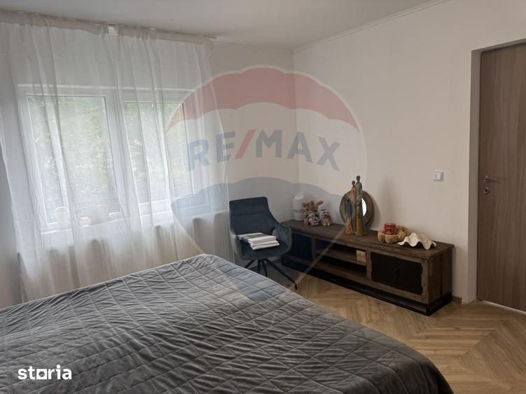 Casă cu 6 camere cu Teren 2800 Mp în Livada
