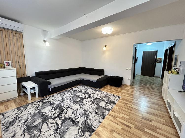 Casă individuală cu 7 camere cu Canalizare în Central