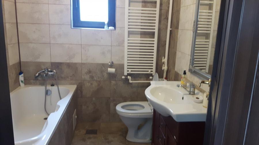 Casă individuală cu 5 camere cu Teren 600 Mp în Răcari