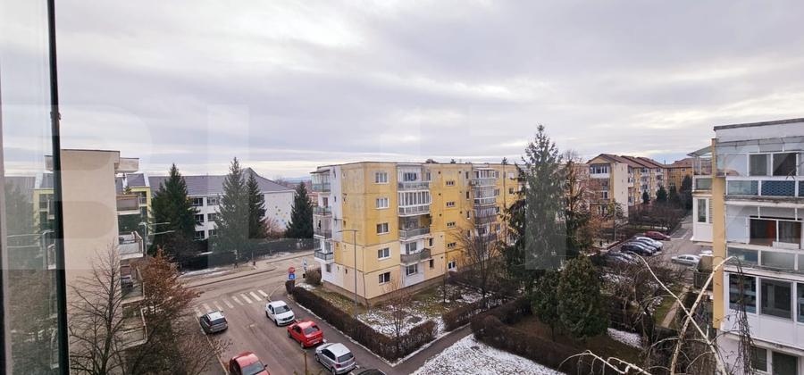 Apartament generos: 97,5 mp, 5 camere, 2 băi mari - 1