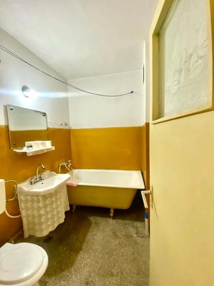 Apartament cu 2 camere semidecomandat în Sărari