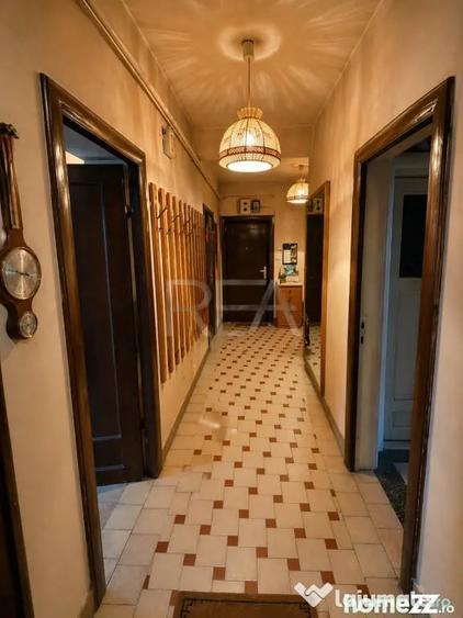 Apartament cu 3 camere decomandat în Victoriei