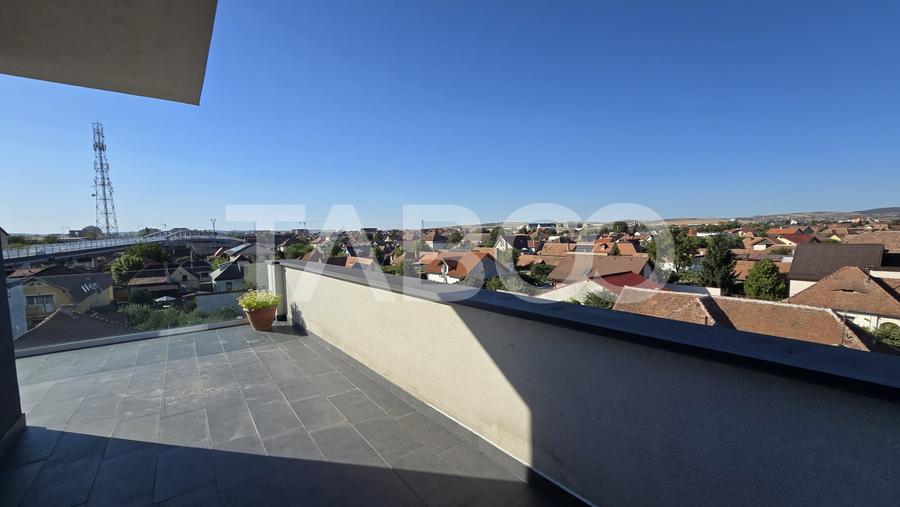 Apartament cu 3 camere decomandat, mobilat în Piața Cluj