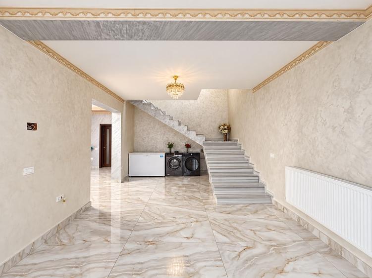 Casă individuală cu 6 camere cu Canalizare în Corbu