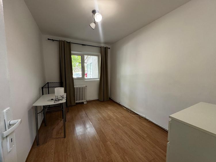 Apartament cu 3 camere decomandat în Metalurgie