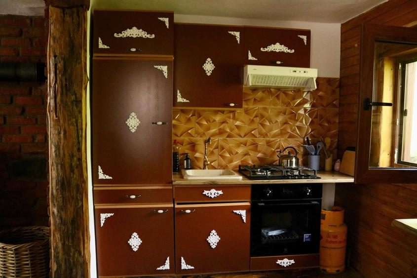 Casă cu 3 camere cu Teren 1400 Mp în Măneciu