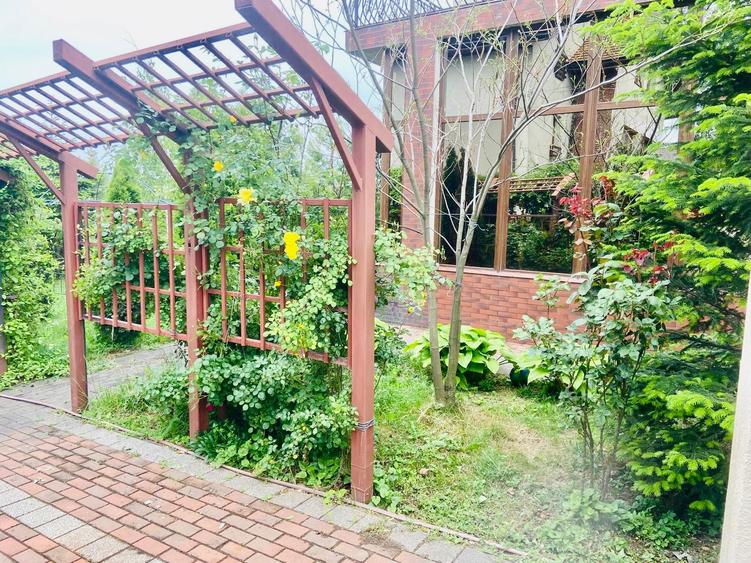 Casă individuală cu 7 camere cu Teren 1346 Mp în Berceni