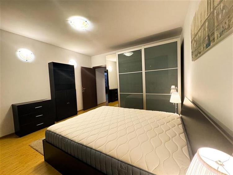 Apartament cu 4 camere semidecomandat în Floreasca