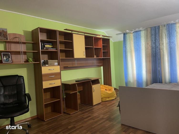 Casă cu 4 camere în Gara Veche