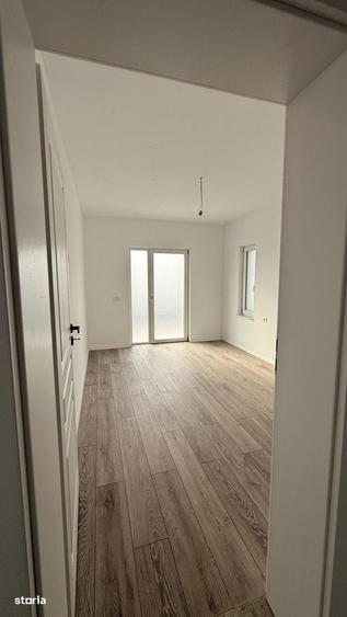 Casă cu 4 camere semidecomandat cu Teren 400 Mp în Miroslava