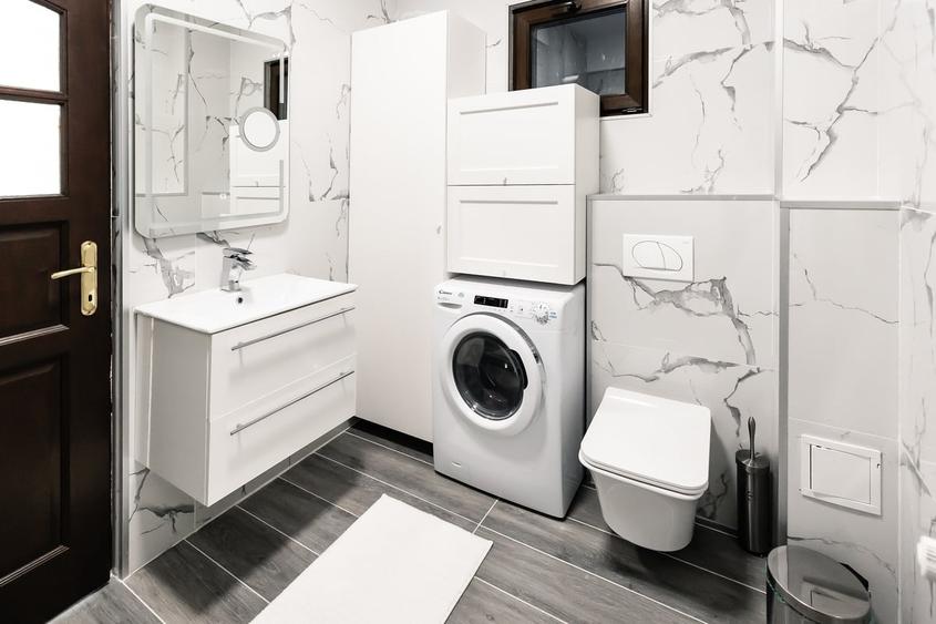Apartament cu 3 camere decomandat, mobilat în Calea Victoriei