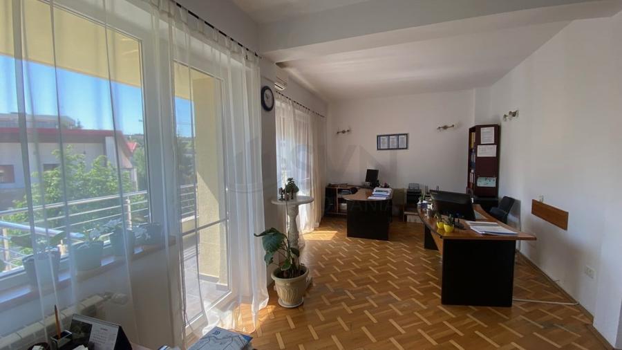 Casă individuală cu 10 camere cu Canalizare în Herăstrău