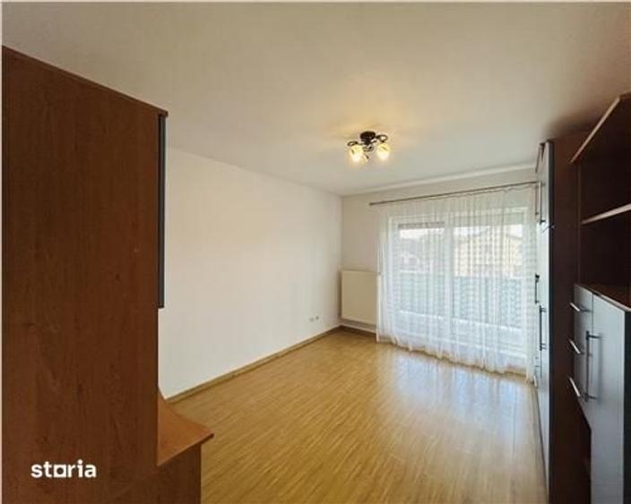 Apartament cu 3 camere semidecomandat în Tineretului