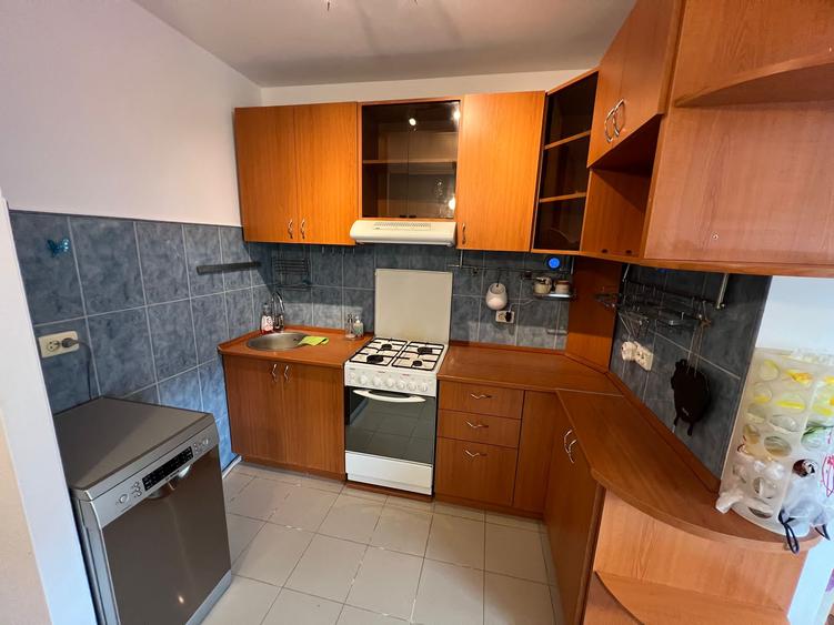 Apartament cu 3 camere decomandat, mobilat în Soarelui