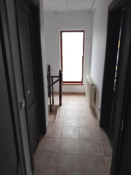 Casă cu 3 camere în Central
