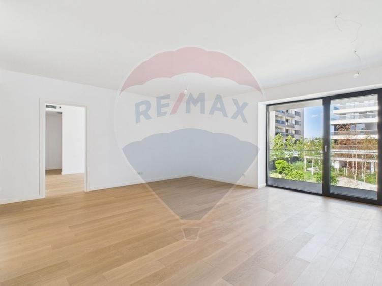 Apartament cu 3 camere semidecomandat în Nord