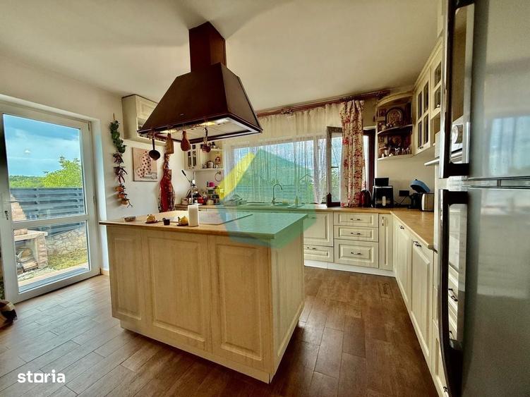 Casă cu 4 camere cu Teren 400 Mp în Ferme