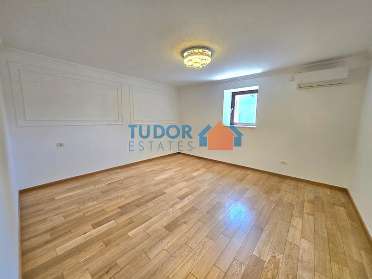 Casă individuală cu 5 camere cu Canalizare în Pipera